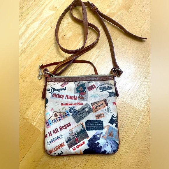 Dooney & Bourke Disney 50th Anniversary Crossbody bag - Picture 2 of 4